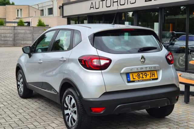 Renault Captur (2017) thumbnail 4