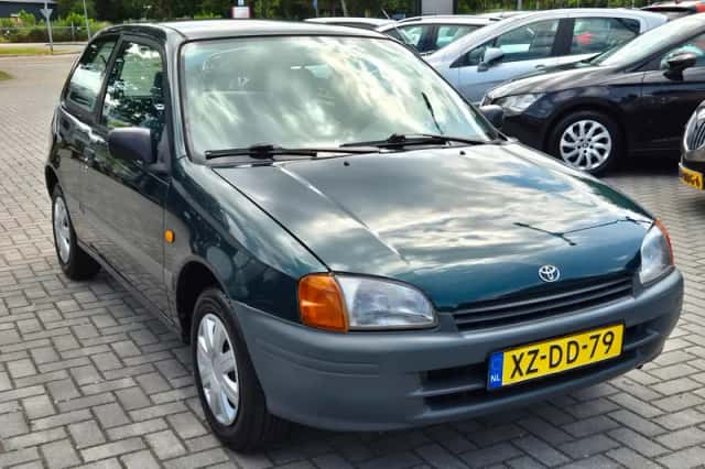 Toyota Starlet (1999) thumbnail 2