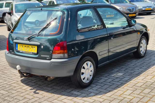 Toyota Starlet (1999) thumbnail 3