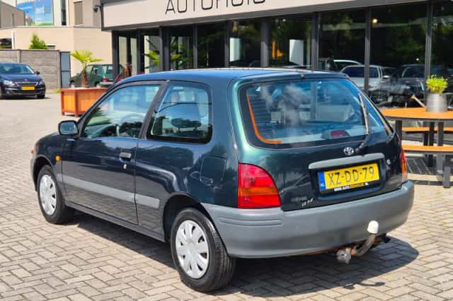 Toyota Starlet (1999) thumbnail 4