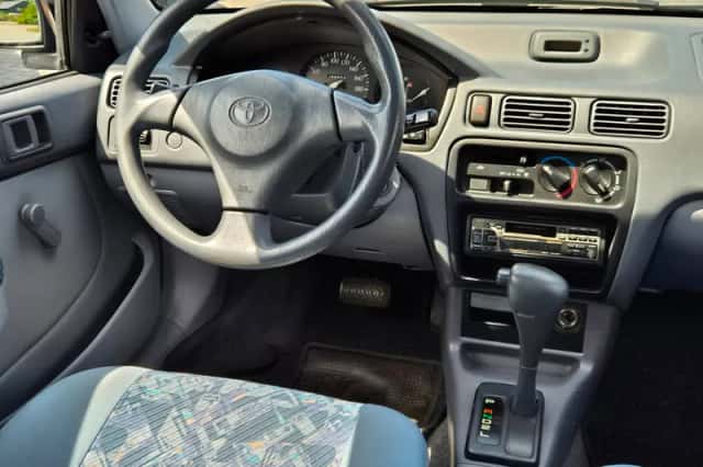Toyota Starlet (1999) thumbnail 5