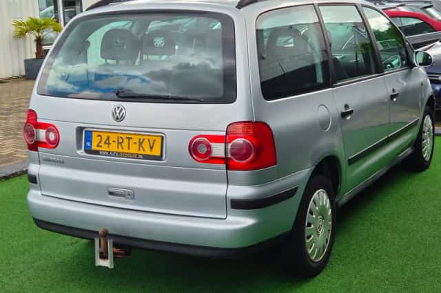 Volkswagen Sharan (2005) thumbnail 3