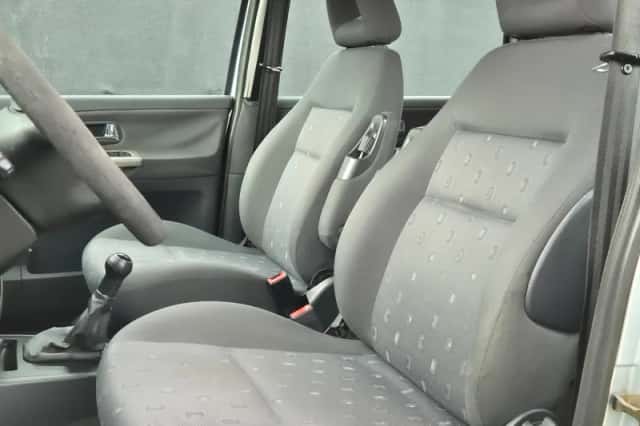 Volkswagen Sharan (2005) thumbnail 6