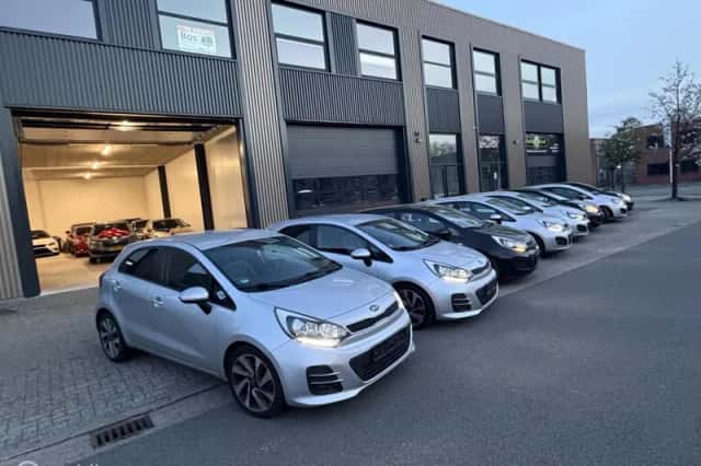 Kia Rio (2013) thumbnail 2