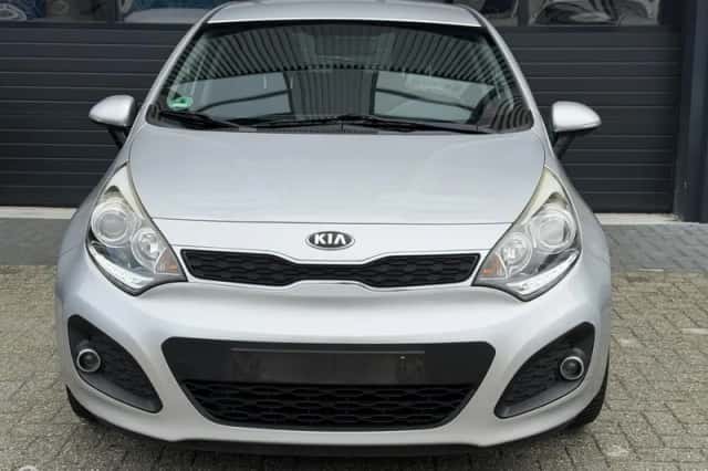 Kia Rio (2013) thumbnail 3