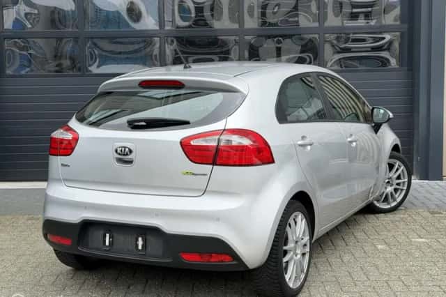 Kia Rio (2013) thumbnail 6