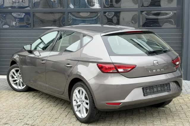 SEAT Leon (2016) thumbnail 5