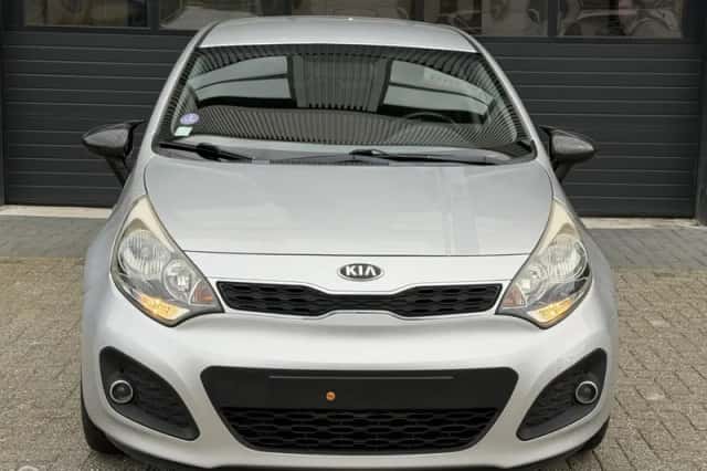 Kia Rio (2013) thumbnail 2