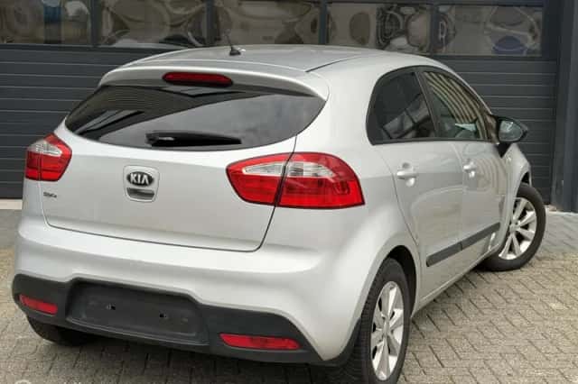 Kia Rio (2013) thumbnail 5