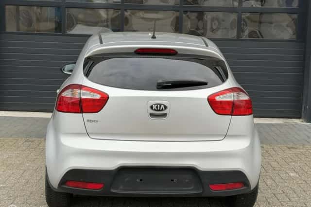 Kia Rio (2013) thumbnail 6