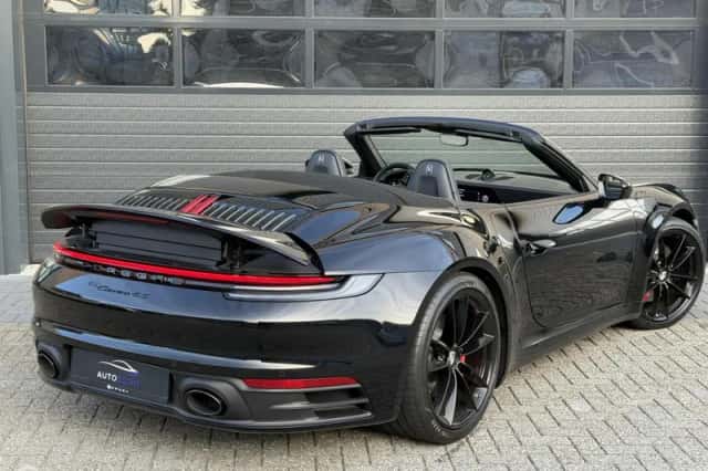 Porsche 911 (2022) thumbnail 3