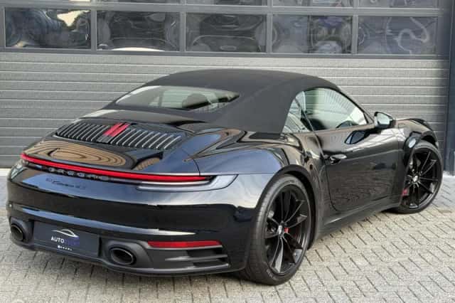 Porsche 911 (2022) thumbnail 5