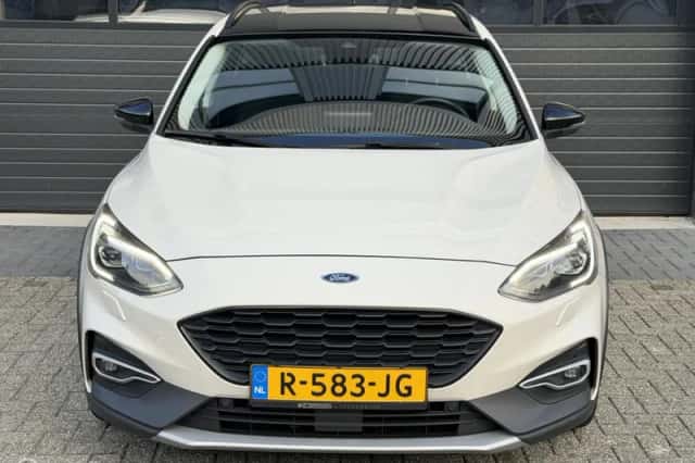 Ford Focus (2019) thumbnail 3