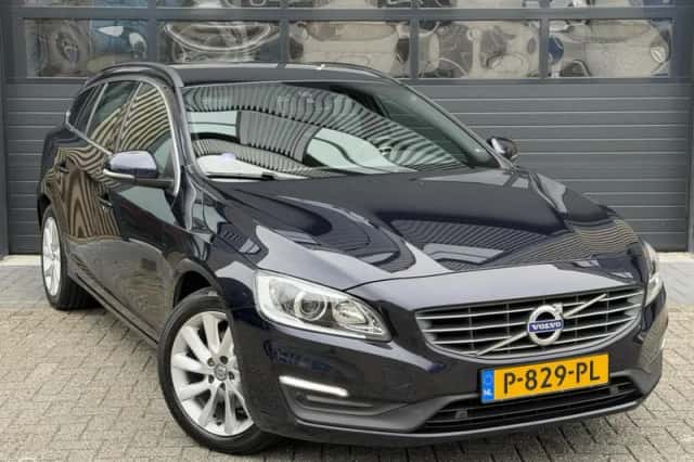 Volvo V60 (2015) thumbnail 3