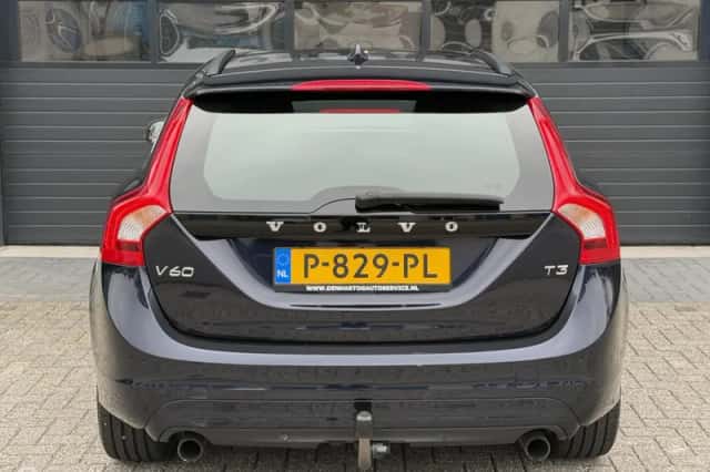 Volvo V60 (2015) thumbnail 5