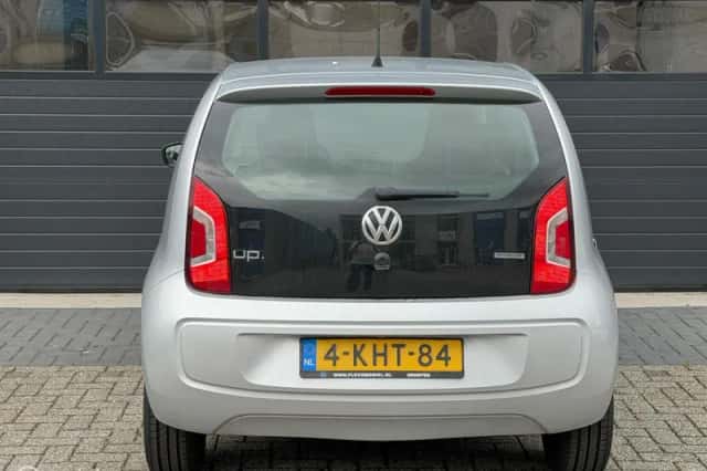 Volkswagen Up! (2013) thumbnail 2