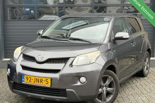 Toyota Urban (2009) thumbnail 1