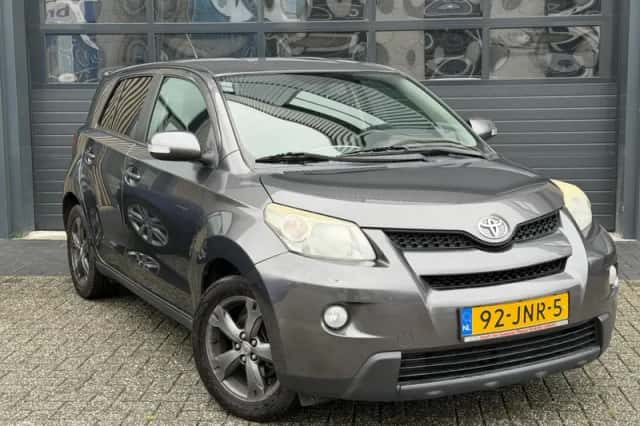 Toyota Urban (2009) thumbnail 3
