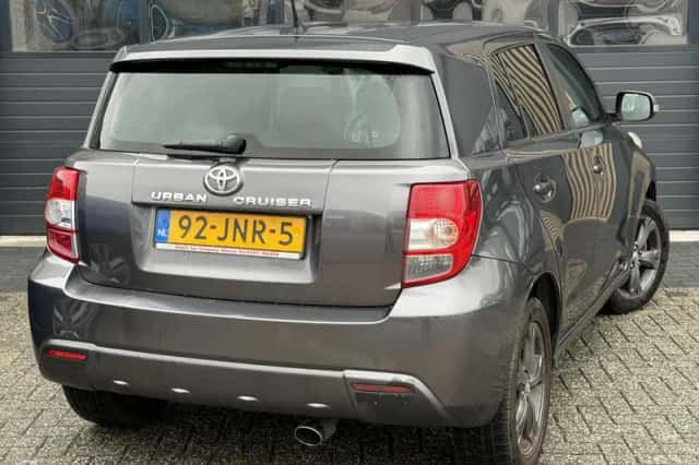 Toyota Urban (2009) thumbnail 4