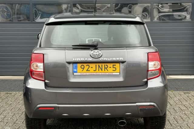 Toyota Urban (2009) thumbnail 5