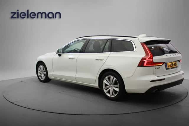 Volvo V60 (2021) thumbnail 2