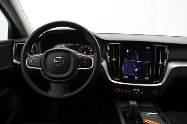 Volvo V60 (2021) thumbnail 3