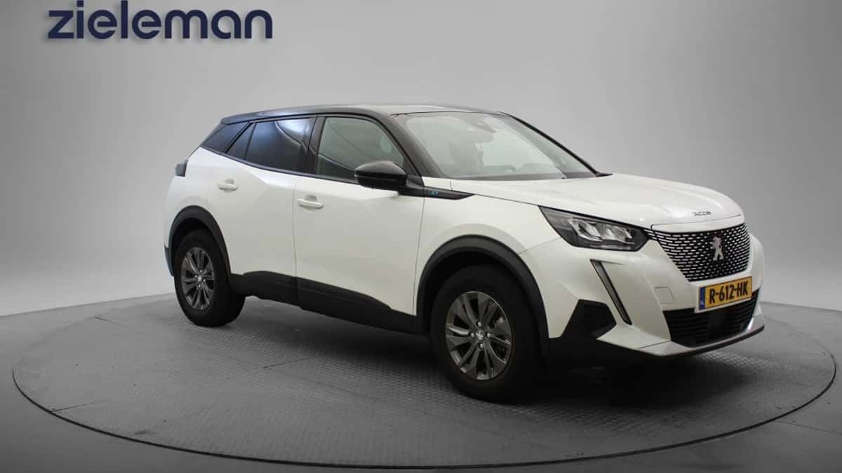 Peugeot e-2008 (2022) — foto 1