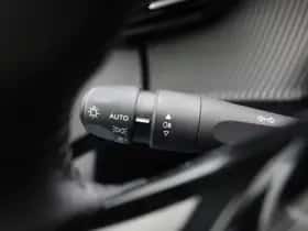 Peugeot e-2008 (2022) thumbnail 19