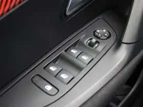 Peugeot e-2008 (2022) thumbnail 26