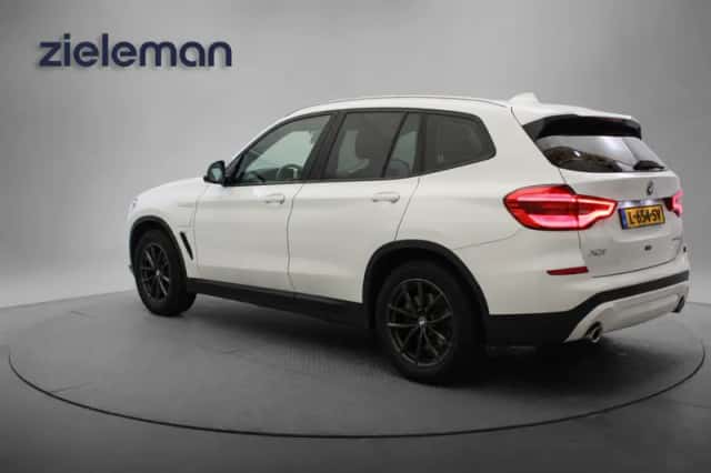 BMW X3 (2021) thumbnail 2