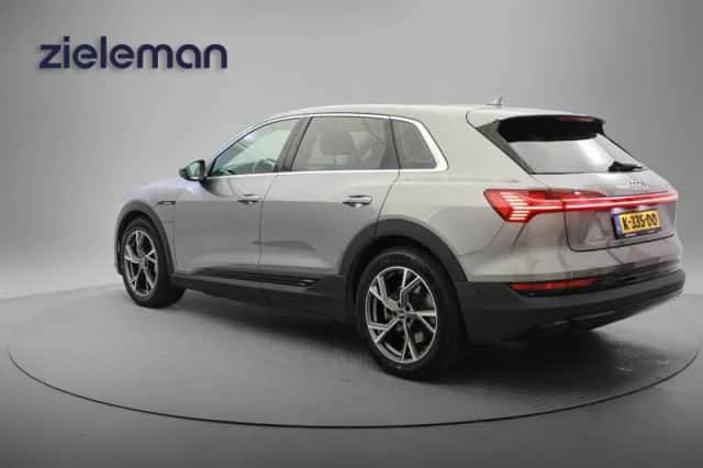 Audi e-tron (2020) thumbnail 3