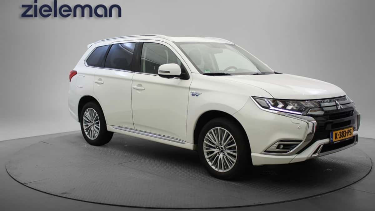 Mitsubishi Outlander (2021) — foto 1