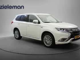 Mitsubishi Outlander (2021) thumbnail 1
