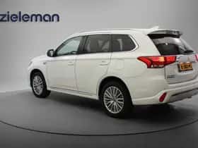 Mitsubishi Outlander (2021) thumbnail 2