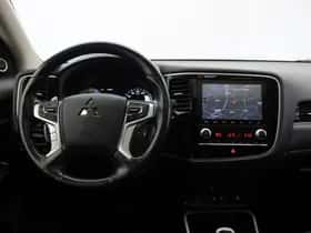 Mitsubishi Outlander (2021) thumbnail 3