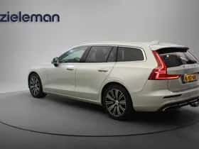 Volvo V60 (2021) thumbnail 2