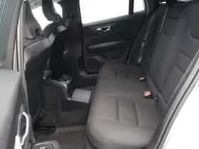 Volvo V60 (2021) thumbnail 7