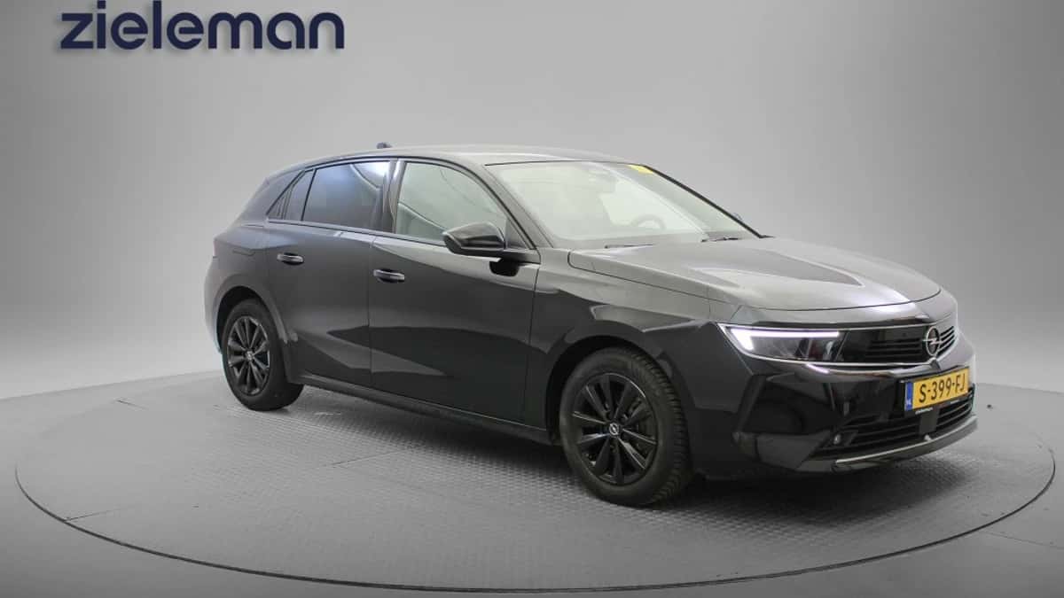 Opel Astra (2023) — foto 1