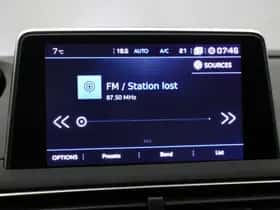 Peugeot 3008 (2019) thumbnail 24