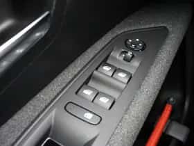 Peugeot 3008 (2019) thumbnail 28