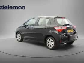 Toyota Yaris (2018) thumbnail 2
