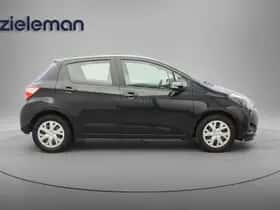 Toyota Yaris (2018) thumbnail 12
