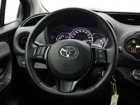 Toyota Yaris (2018) thumbnail 16