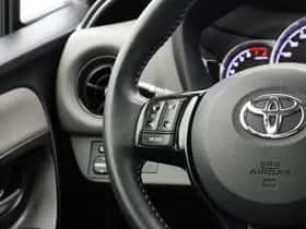 Toyota Yaris (2018) thumbnail 17