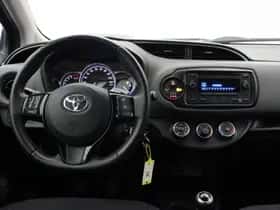 Toyota Yaris (2018) thumbnail 3