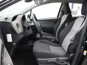 Toyota Yaris (2018) thumbnail 5