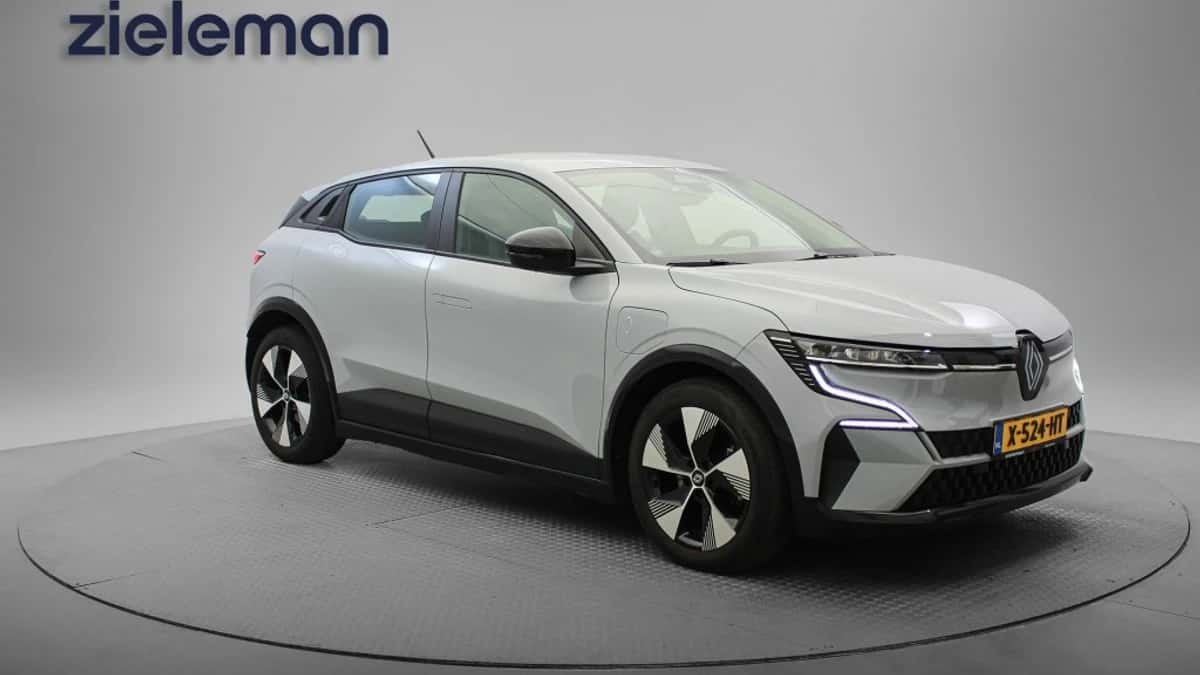 Renault Mégane (2023) — foto 1