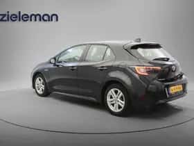 Toyota Corolla (2021) thumbnail 2
