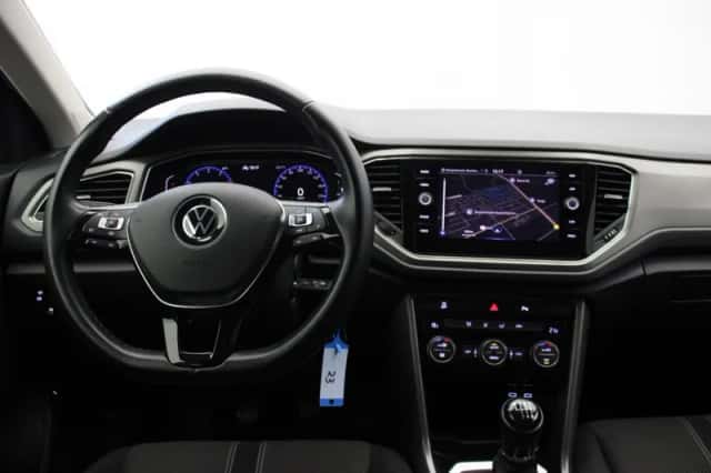 Volkswagen T-Roc (2021) thumbnail 3