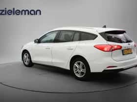 Ford Focus (2021) thumbnail 2